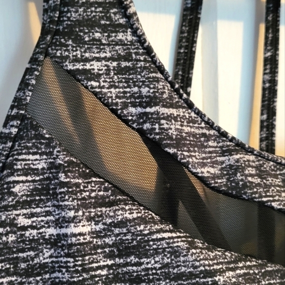 Victorias Secret VSX Lined Strappy Sheer Mesh Sports Bra - Picture 6 of 6